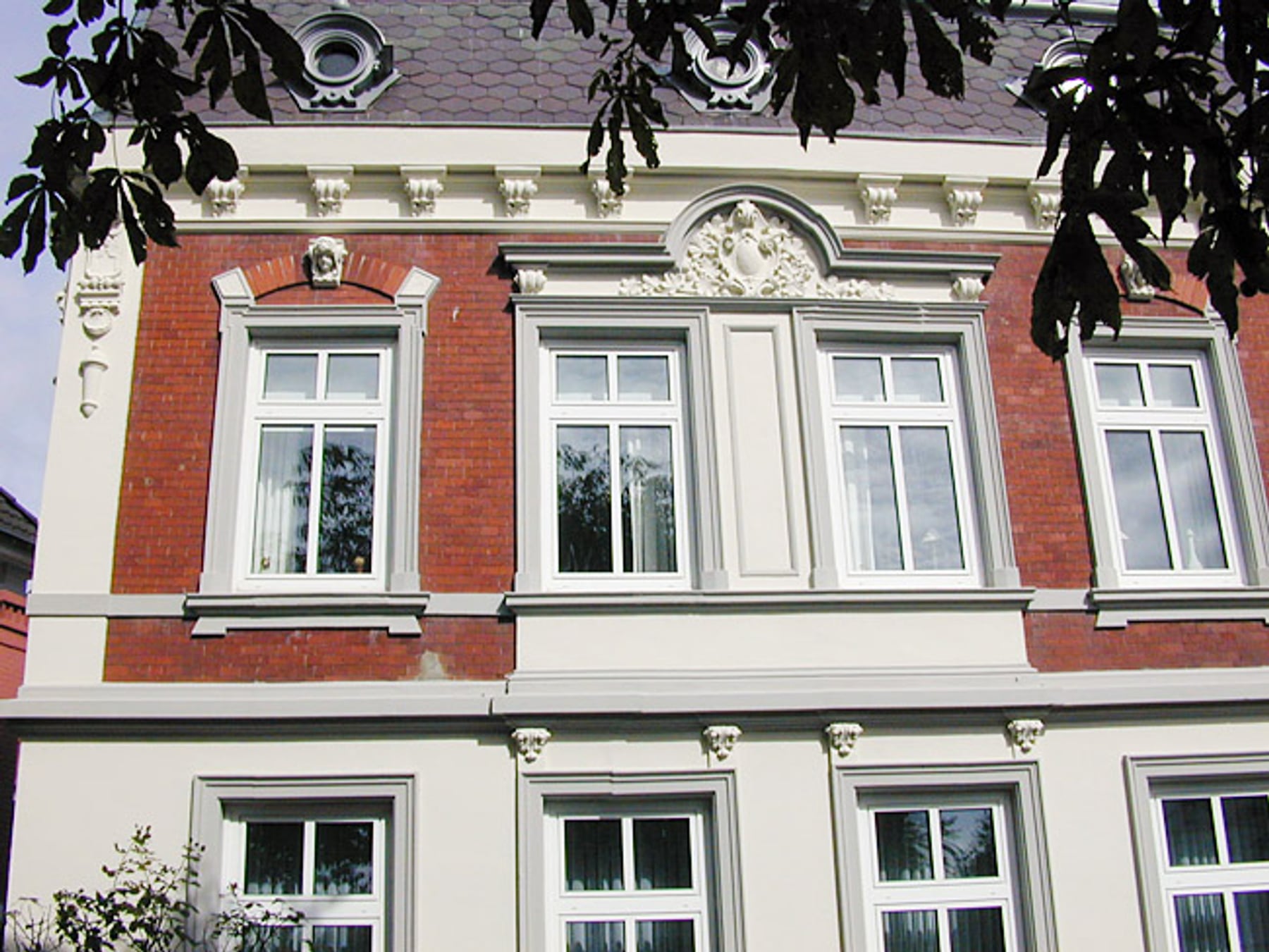 Fassadengestaltung mit Stuckelementen in Bad Oldesloe