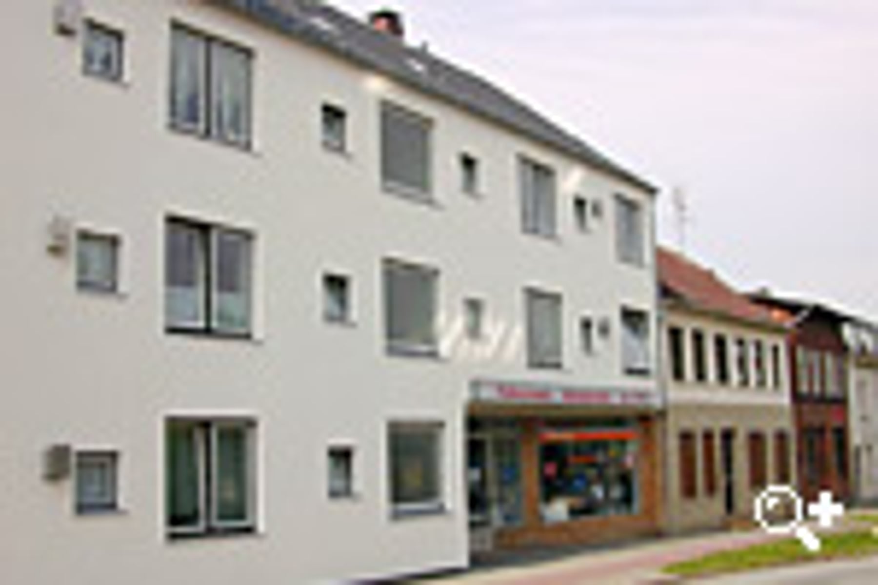 Wohngebäude mit Ladengeschäft – Fassadenarbeiten